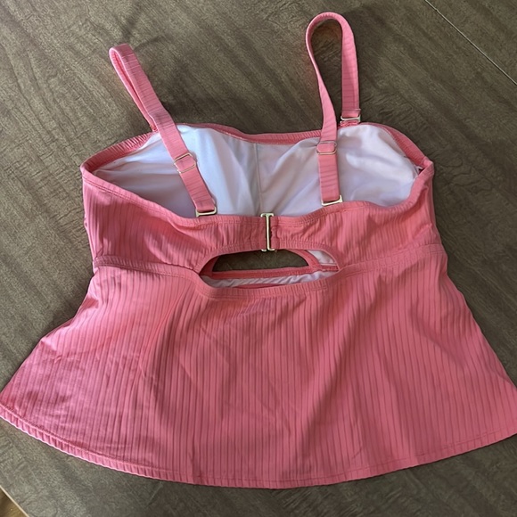 Coral Tankini Top with removable straps - Picture 2 of 3